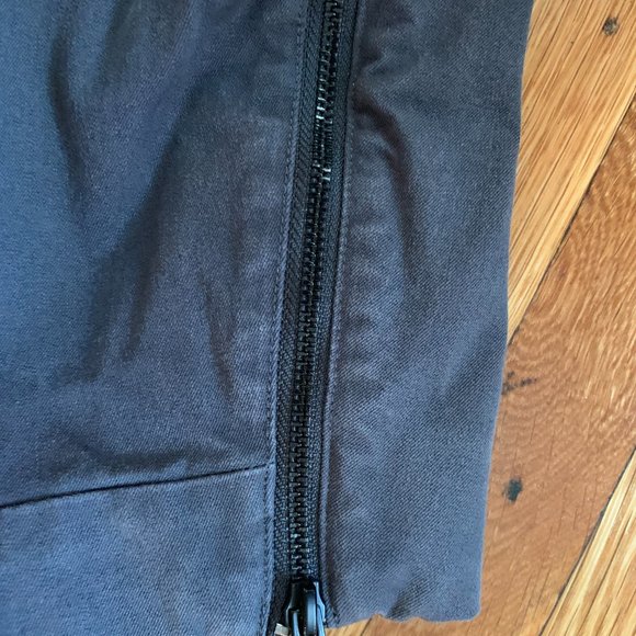 Everlane - The Side-Zip Stretch Cotton Pant Gray - Picture 4 of 9